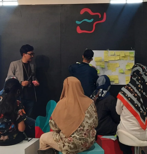 KonsulAksi bersama peserta dan pelaku bisnis dalam kegiatan pendampingan