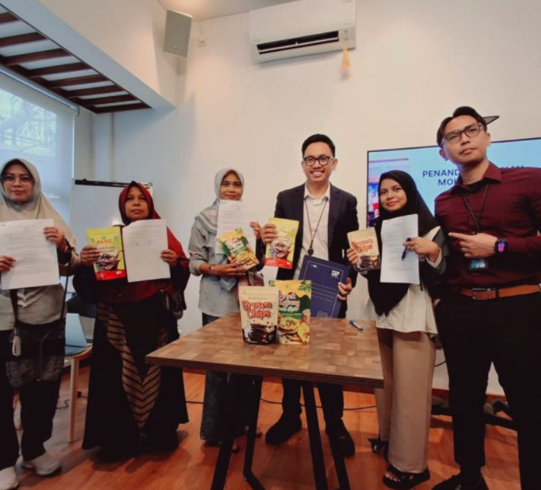 KonsulAksi bersama peserta dan produk bisnis